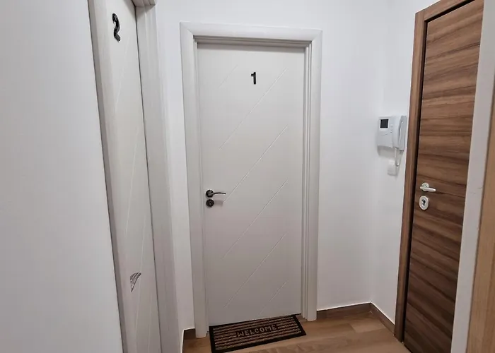 Luxury Quiet In The Center Apartment